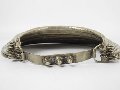 NECKLACE, nine rows, in metal presumed to...