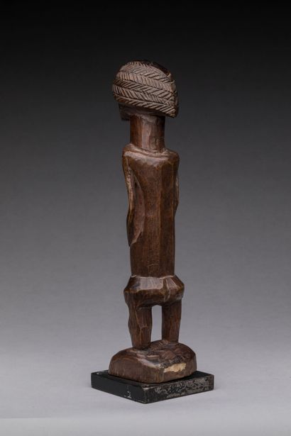Ravissante statuette féminine debout sur...