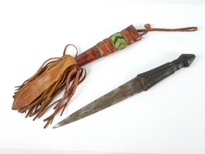 AFRIQUE : Couteau MANDINGUE. Fourreau en...