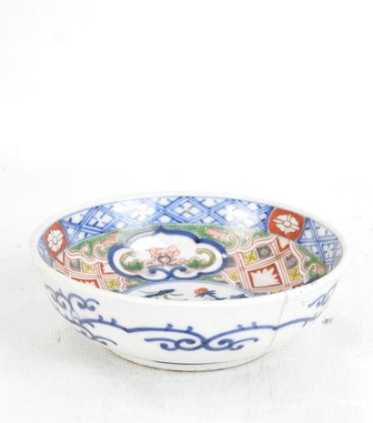 CHINE. Coupelle en porcelaine blanc bleu...