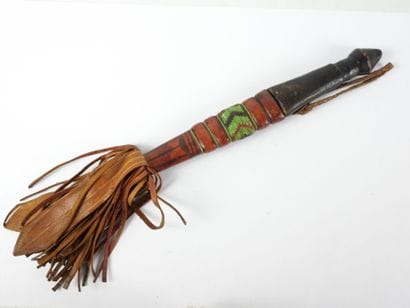 AFRIQUE : Couteau MANDINGUE. Fourreau en...