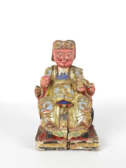 CHINE : Dignitaire. Sculpture en bois polychrome....