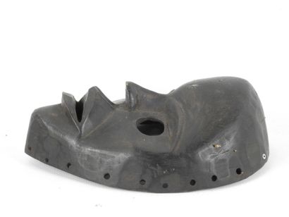 DAN, Côte d'Ivoire.
Bois dur, patine noire.
Masque...