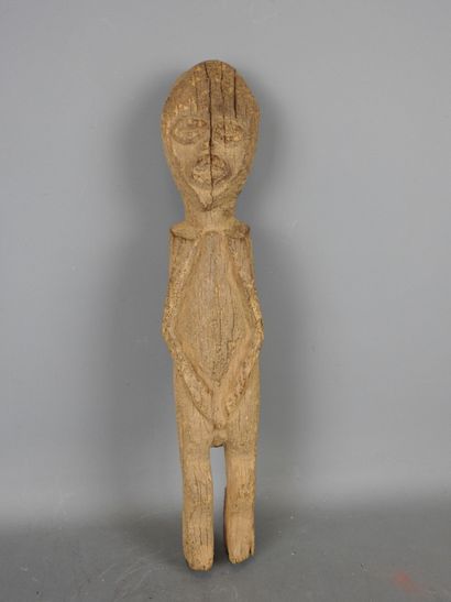 CHAMBA statue. Hard, weathered wood. H. 41...