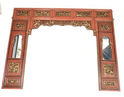 CHINE : Grand panneau de surplomb et d'encadrement...