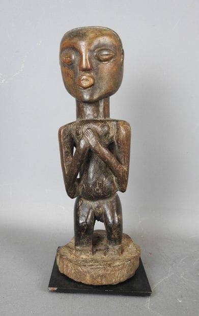 HOLO, République Démocratique du Congo.
Bois...