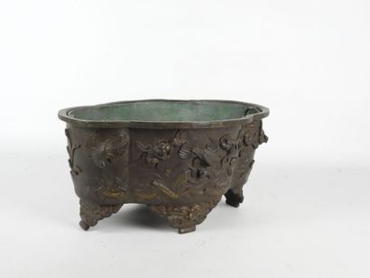 JAPON : Jardinière de forme polylobée en...