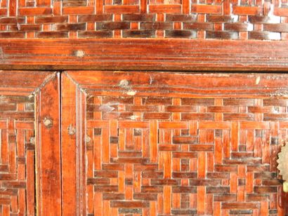 CHINE : Panier à piquenique en bois laqué...