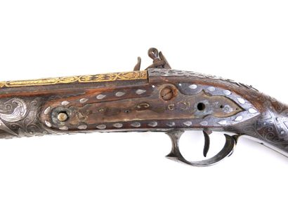 ARMES à FEU. Escopette à monture en noyer...