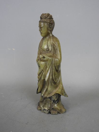 China.
Subject depicting the goddess Guanyin...