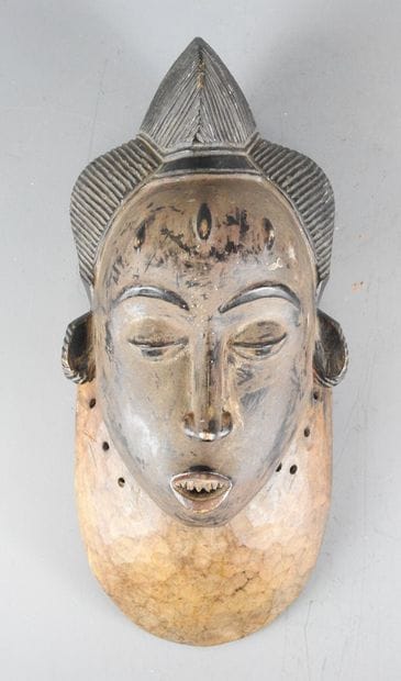 Gouro - Ivory Coast : Hard wood, traces of...