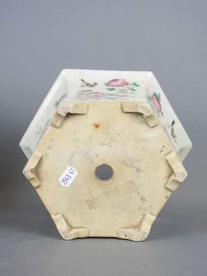 CHINA: Hexagonal porcelain pot cover with...