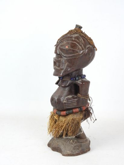SONGYE, République Démocratique du Congo.
Bois...