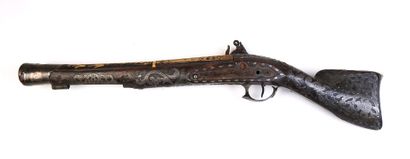 ARMES à FEU. Escopette à monture en noyer...