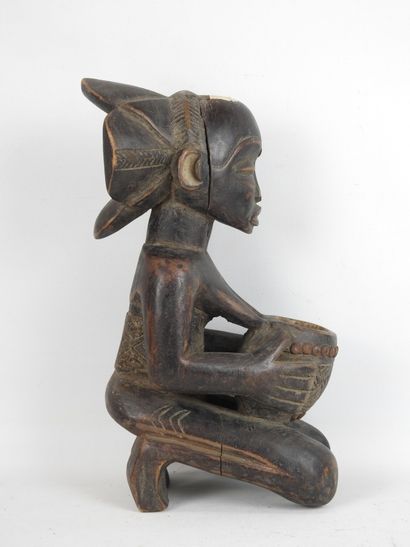 LUBA, République Démocratique du Congo. Porteuse...