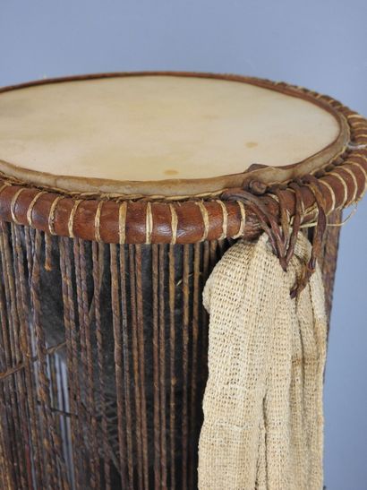 YOROUBA ou HAOUSSA, Nigéria.
Bois, peau,...