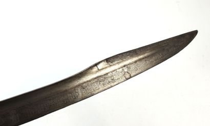 ARMES BLANCHES. Sabre PALA indo-perse à monture...