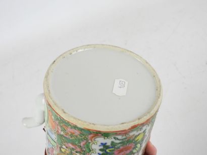 CHINA, Canton: Cylindrical porcelain teapot...