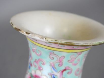 CHINA: Porcelain quadrangular vase with polychrome...