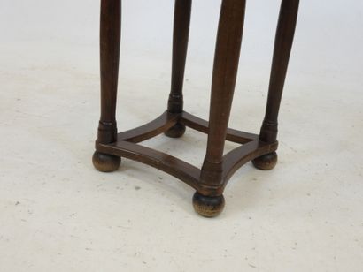 MAGHREB, in the taste of : Wooden pedestal...