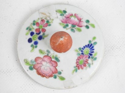 CHINE. Pot à gingembre en porcelaine à décor...