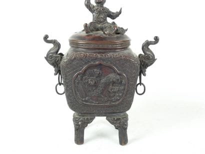 CHINE : brule parfum en bronze à patine brune...