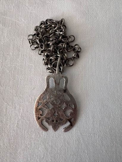 Ancien collier berbère en argent bas titre...