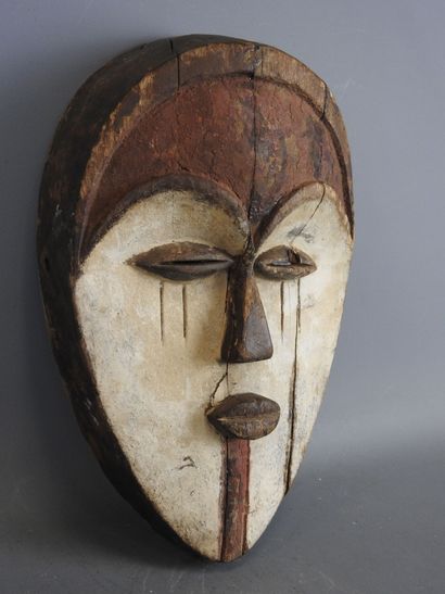 GABON
Vuvi dance mask, wood and pigment....