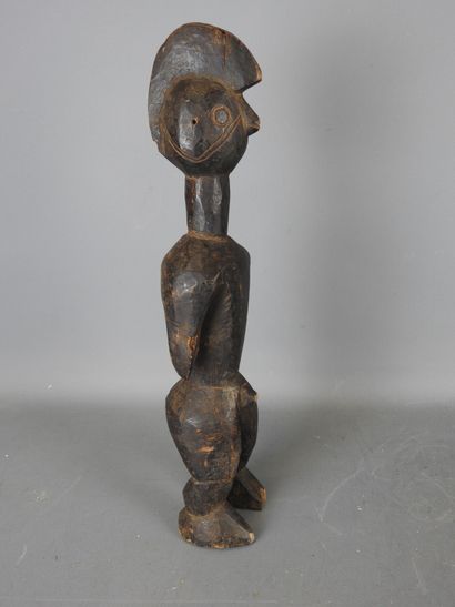 MUMUYE, Nigéria.
Bois dur, patine sombre.
Statue...