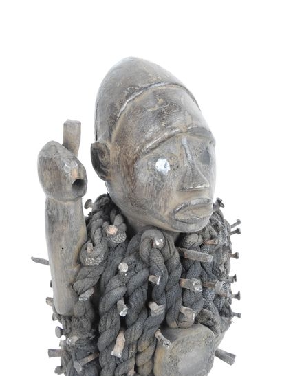 CONGO. Statue fétiche à clous type Nkisi...