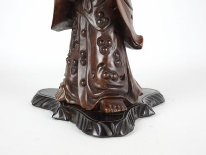 JAPON : Dignitaire. Sculpture en bois. H....