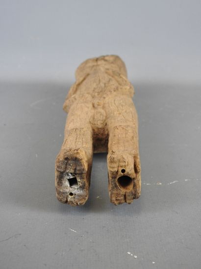 CHAMBA statue. Hard, weathered wood. H. 41...