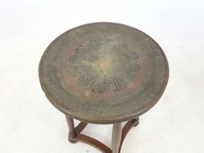 MAGHREB, in the taste of : Wooden pedestal...