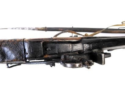 ARMES à FEU. Fusil tibétain à mèche, monture...
