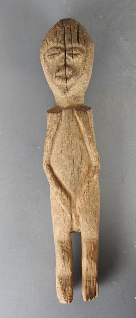 CHAMBA statue. Hard, weathered wood. H. 41...