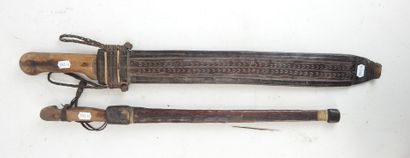 AFRIQUE : Deux machettes avec manche en bois...