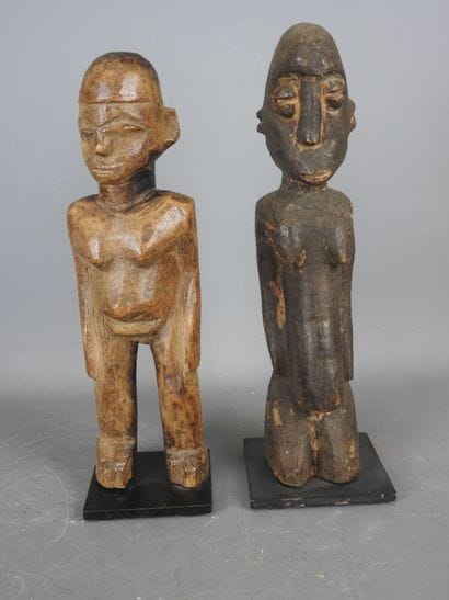 LOBI, Burkina Faso.
Deux anciennes statues...