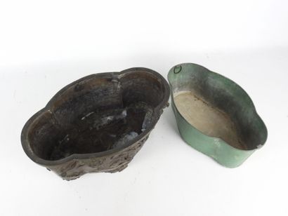 JAPON : Jardinière de forme polylobée en...