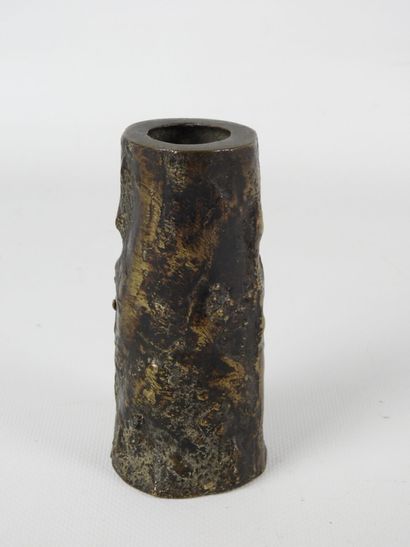 CHINA: Bronze vase. Incised character mark...