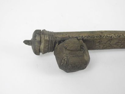 IRAN : Encrier de voyage divit en bronze...