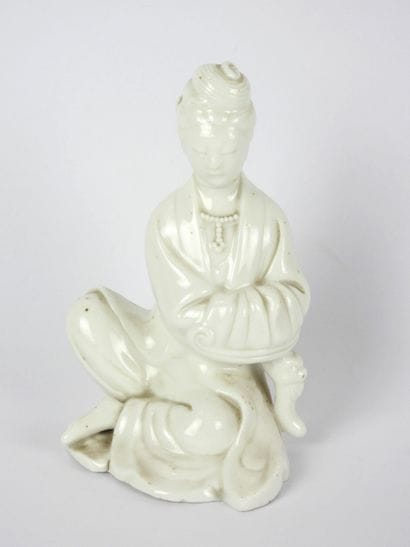 Statuette de Guanyin en porcelaine blanc...