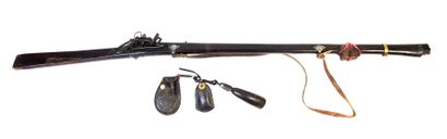 ARMES à FEU. Fusil tibétain à mèche, monture...