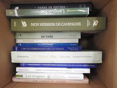 [NATURE]. 15 volumes sur les animaux et herbiers...