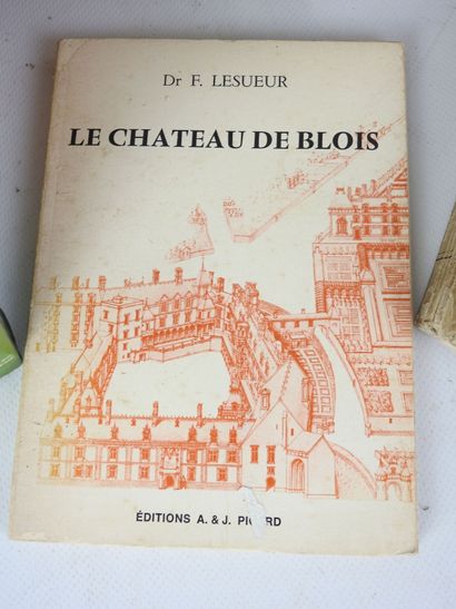 [ART-PATRIMOINE-SCIENCES]. 13 volumes divers...
