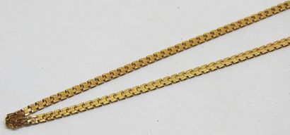 Flat link chain in 18K gold.
Length: 45 cm.
Total...