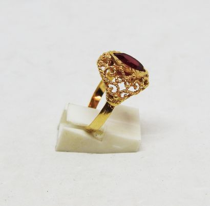 Bague monture or 18K finement ajourée agrémentée...