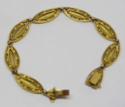 Bracelet or 18 K mailles olive ajourées
Longueur...