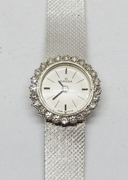 OMEGA
All 18K gold ladies' watch, circular...