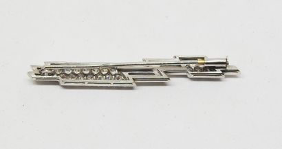 Line brooch in 18 K gold with two pavé-cut...