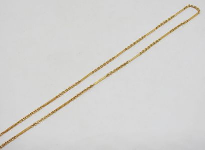 Chaine or 18 K mailles rectangulaires alternées...